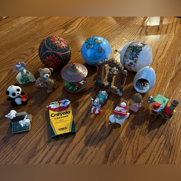 Bundle of 15 vintage Hallmark Keepsake ornaments. - Picture 1 of 11